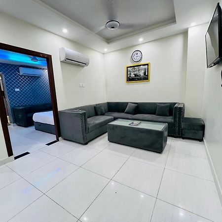 Premier Heights Jhelum Hotell Exteriör bild