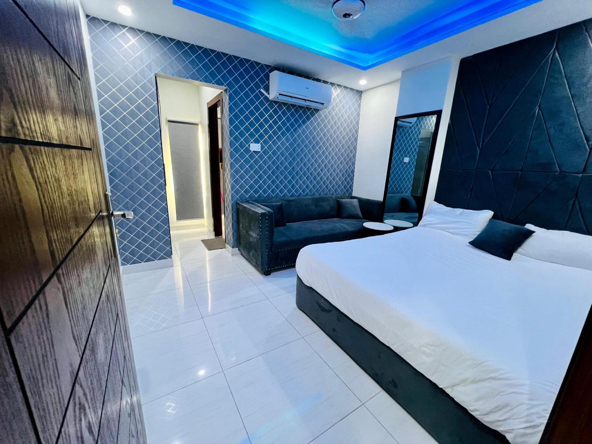 Premier Heights Jhelum Hotell Exteriör bild